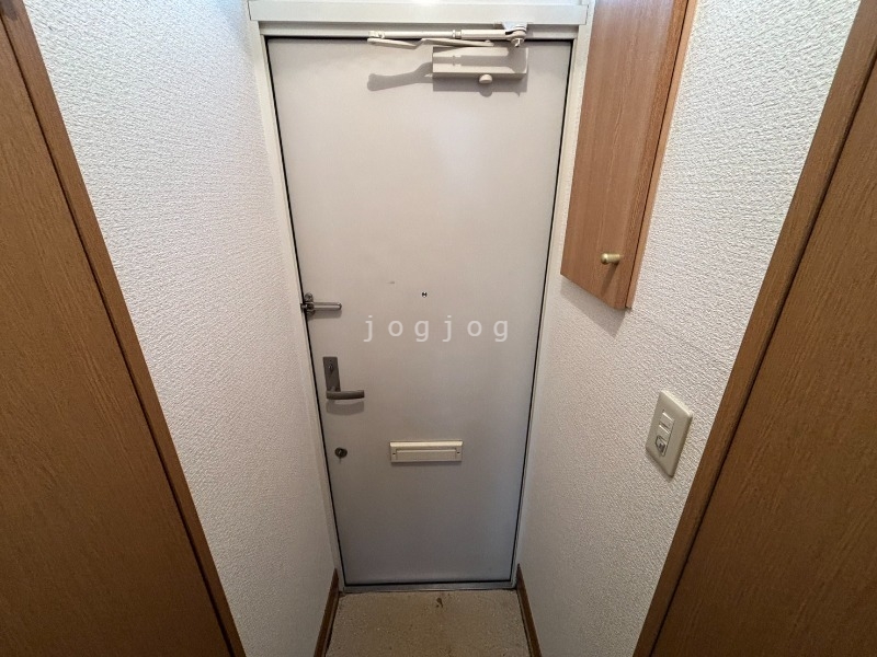 玄関　明るい開放的な玄関です。