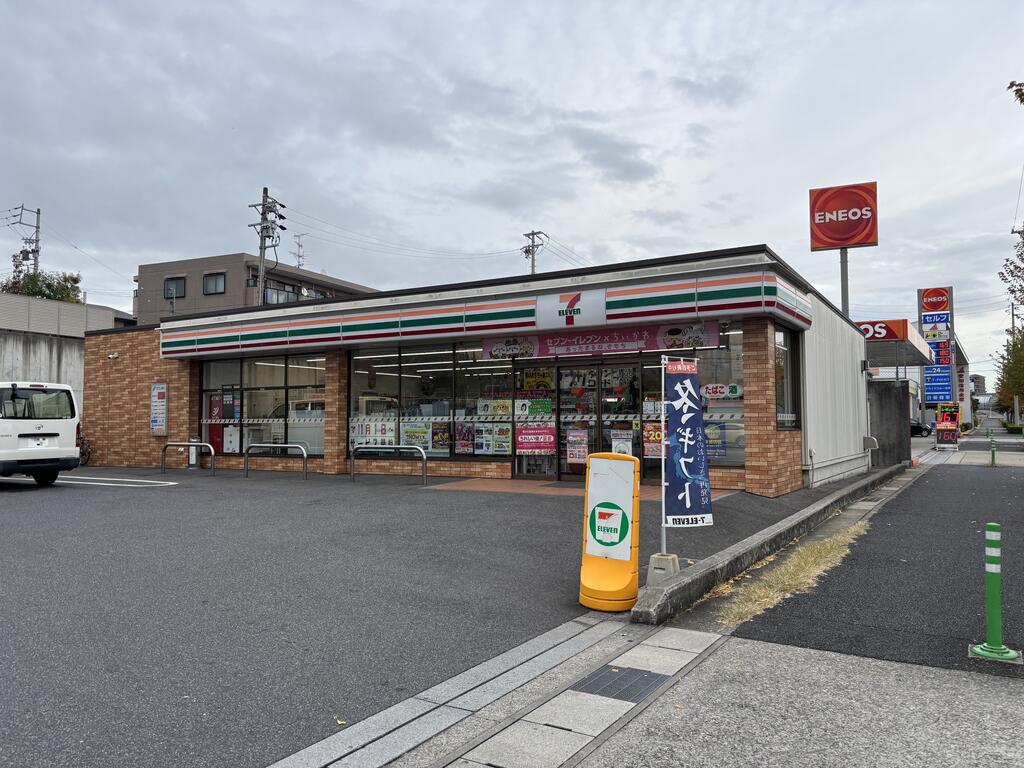 コンビニ　セブンイレブン名古屋鴻の巣2丁目店（コンビニ）まで298m