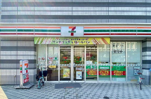 コンビニ　セブンイレブン豊洲1丁目店（コンビニ）まで370m