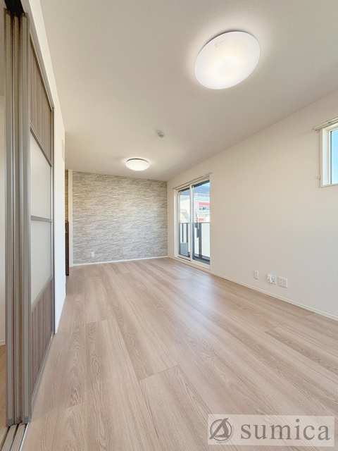 その他　クロスがおしゃれを演出♪♪