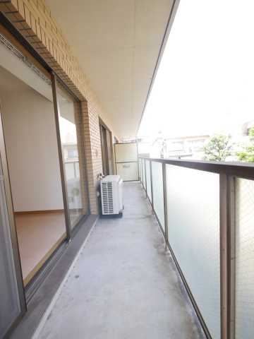 バルコニー　反転タイプの写真となります。