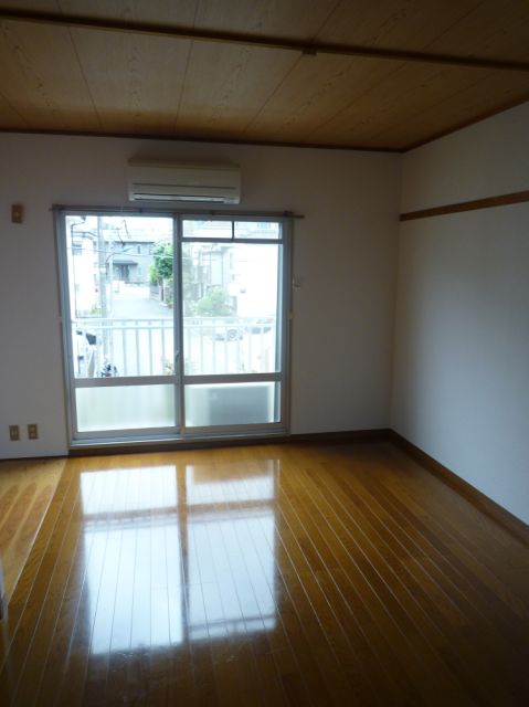 ハイツ内山の居間写真