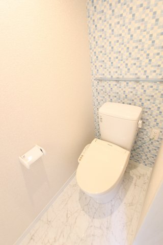 トイレ　同タイプ参考写真です。