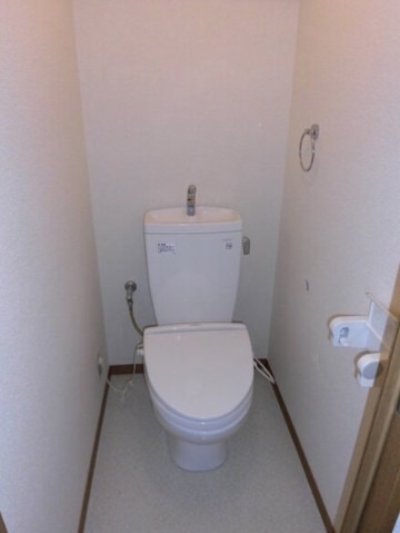 ＪＲ京浜東北線 さいたま新都心駅 徒歩7分 8階建 築23年のトイレ写真