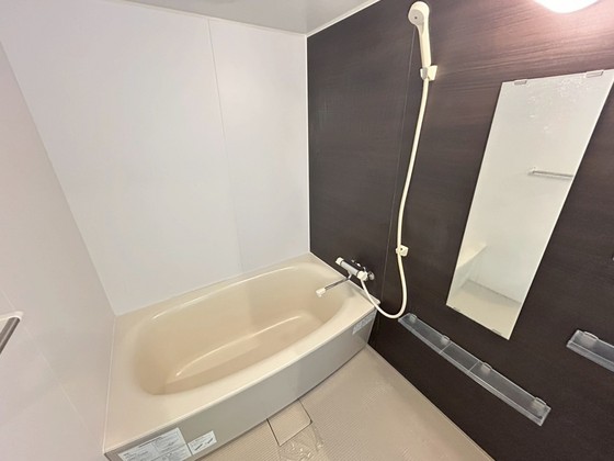 バス・シャワールーム　※別部屋の写真です
