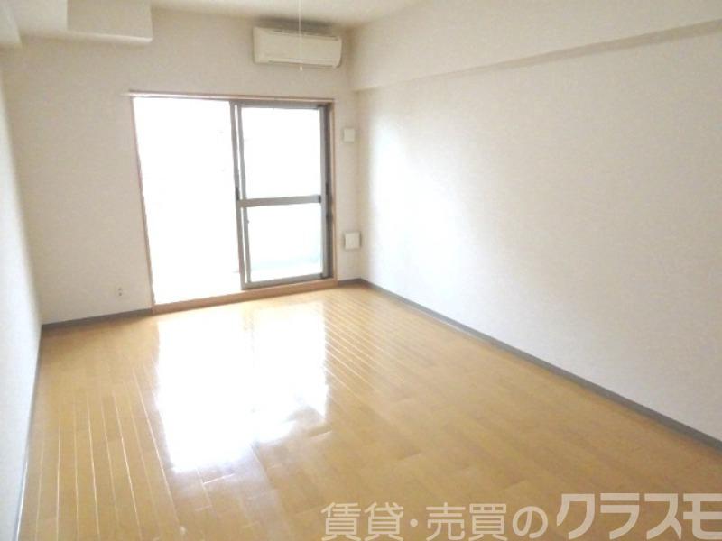 居室・リビング　広々と使えるお部屋です♪