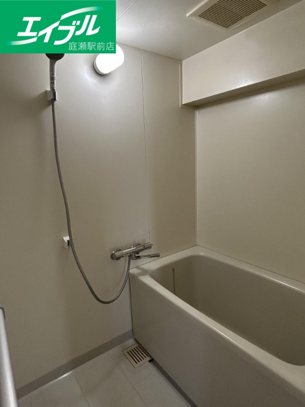 バス・シャワールーム　別のお部屋の写真です。実際とは異なります。