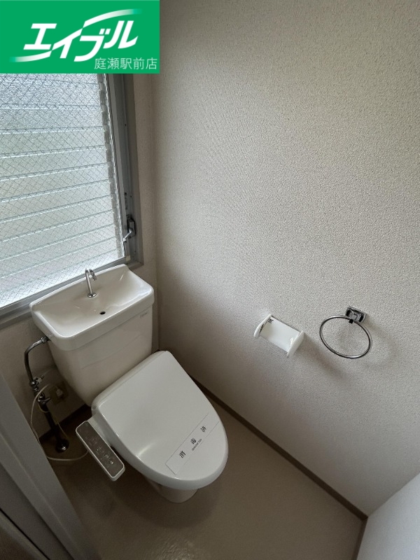 トイレ　別のお部屋の写真です。実際とは異なります。