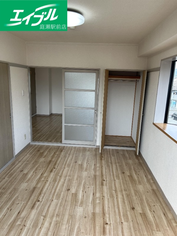 居室・リビング　別のお部屋の写真です。実際とは異なります。