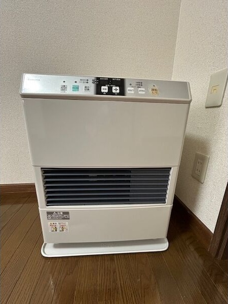 その他設備　経済的な灯油FF暖房です！