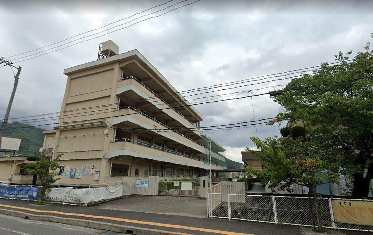 小学校　呉市立白岳小学校（小学校）まで350m