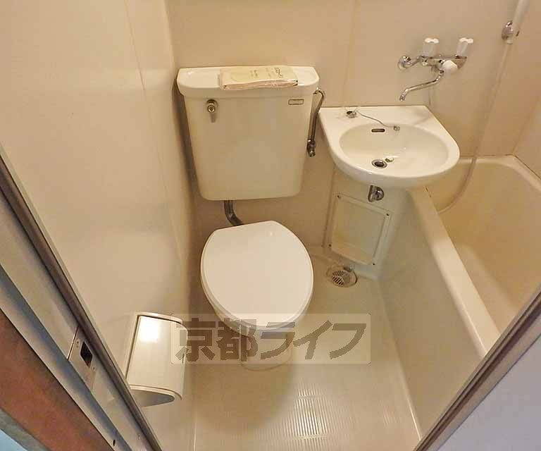 地下鉄烏丸線 国際会館駅 徒歩9分 2階建 築40年のトイレ写真