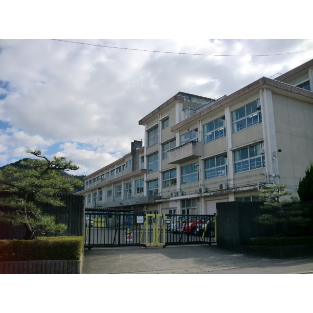 小学校　岩野田北小学校３２（小学校）まで530m
