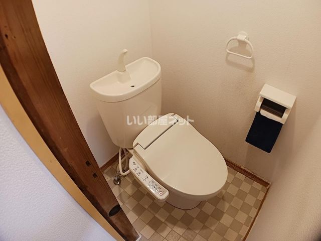 名張市柳原町戸建貸家のトイレ写真