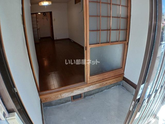 名張市柳原町戸建貸家の玄関写真