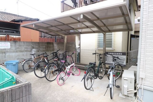 その他　アミティハイツ　駐輪場