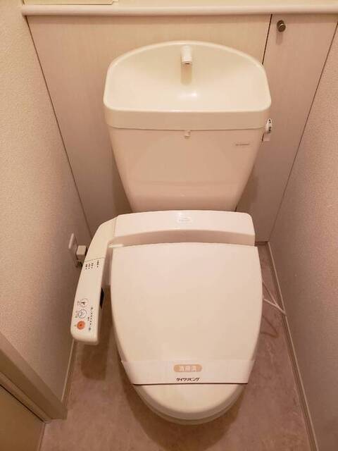 トイレ　温水洗浄便座