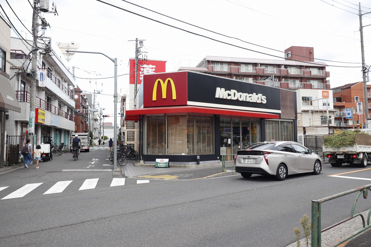 飲食店　マクドナルド氷川台駅前店（飲食店）まで495m