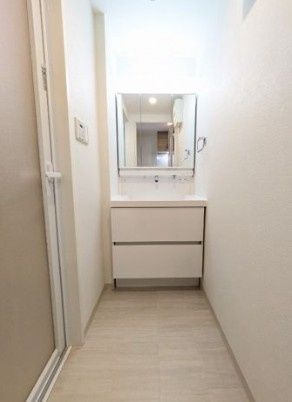 洗面設備　写真は同タイプ住居です。