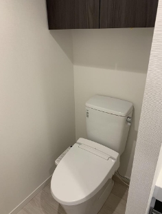 トイレ　温水洗浄便座。