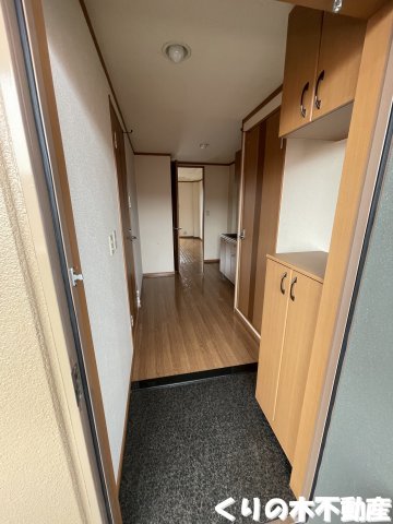 玄関　同タイプのお部屋です（現況を優先します）