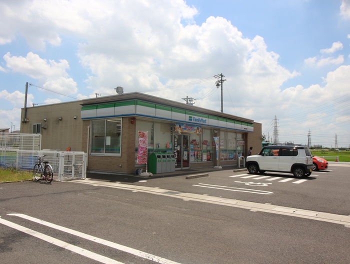 コンビニ　ファミリーマート（コンビニ）まで172m