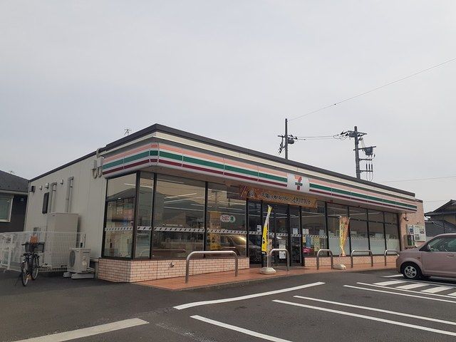 コンビニ　セブンイレブン（コンビニ）まで630m
