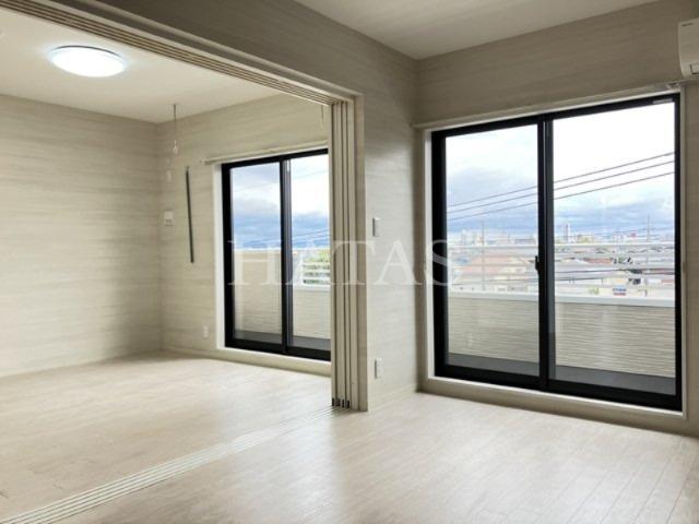居室・リビング　同物件別部屋です