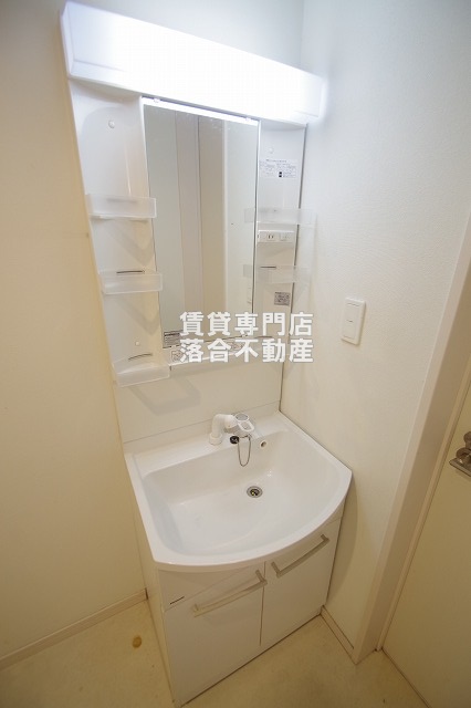 洗面設備　独立洗面化粧台付き