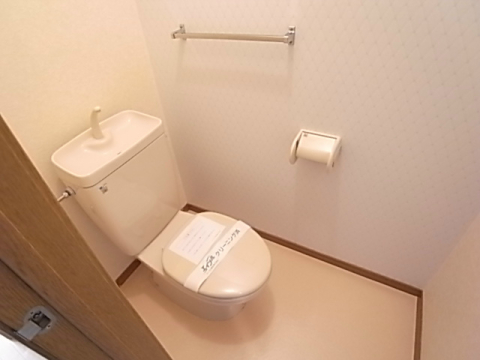 エーデル雲雀丘二番館のトイレ写真