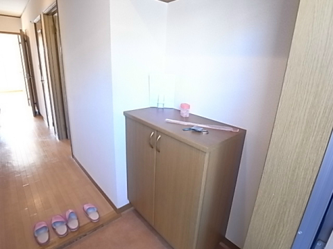 エーデル雲雀丘二番館の玄関写真