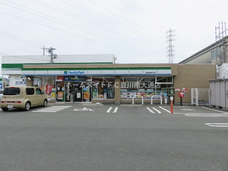 コンビニ　ファミリーマート豊橋佐藤四丁目店（コンビニ）まで157m