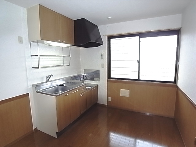 キッチン　大きな窓があるからお料理の換気もばっちりです☆