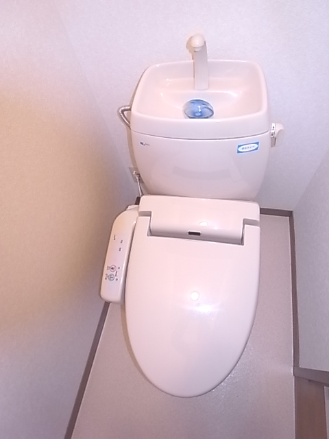 トイレ　いつもすっきり温水洗浄便座♪