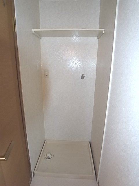 その他　洗濯機置き場もたっぷり大きいです。