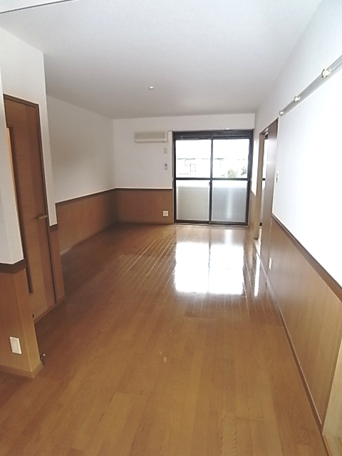 居室・リビング　広々明るいリビングは快適だね☆