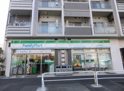 コンビニ　ファミリーマート市谷柳町店（コンビニ）まで9m