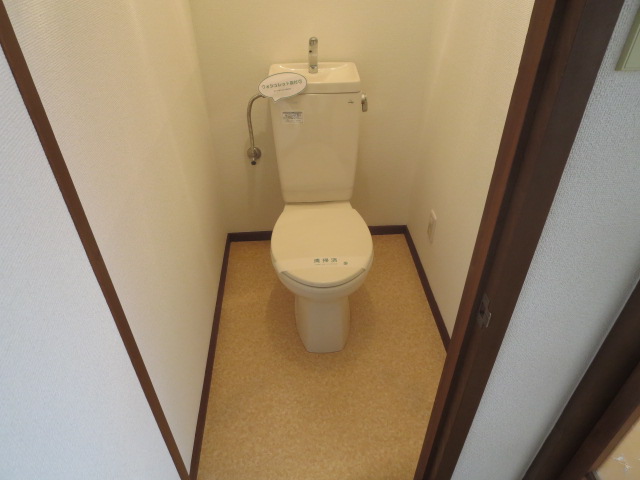 阪急京都線 西向日駅 徒歩8分 2階建 築38年のトイレ写真