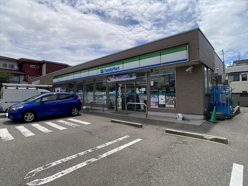 コンビニ　ファミリーマート金沢小立野店（コンビニ）まで398m