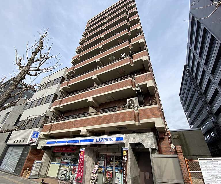 京都市下京区塩竈町のマンションの建物外観