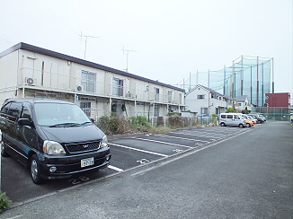 【調布市菊野台のマンションの駐車場】