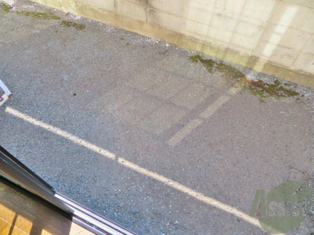 バルコニー　バルコニーは天気の良い日には洗濯物もよく乾きそうですね。