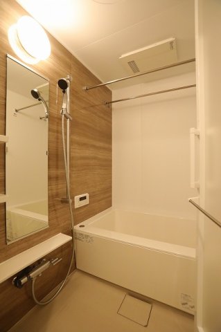 バス・シャワールーム　バスルーム