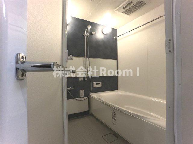 バス・シャワールーム　コンパクトで使いやすいお風呂です