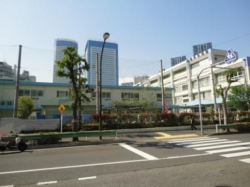 【江東区豊洲のマンションの小学校】