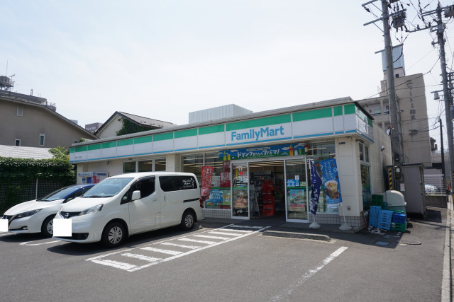 コンビニ　ファミリーマート柏木一丁目店（コンビニ）まで40m
