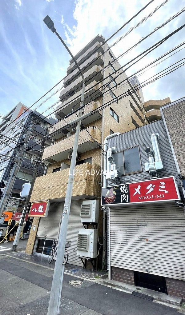 【横浜市神奈川区反町のマンションの建物外観】