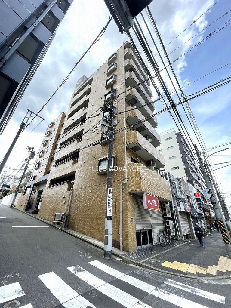 【横浜市神奈川区反町のマンションの建物外観】