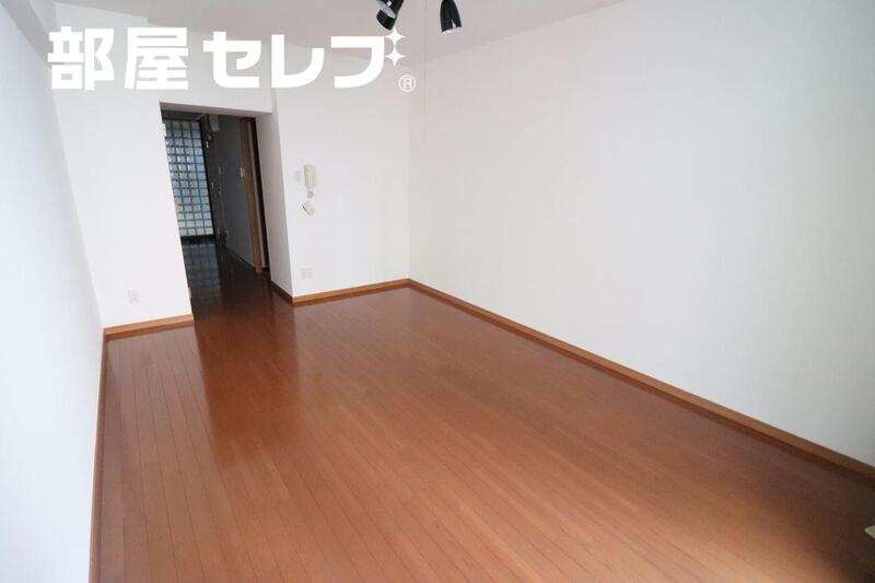 居室・リビング　角部屋の写真を参照