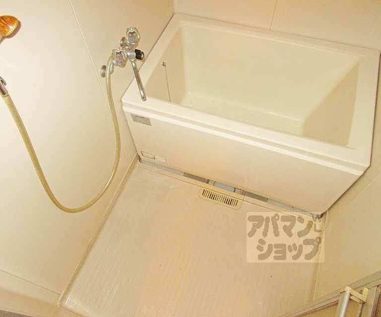 バス・シャワールーム　ゆっくり浸かれます・